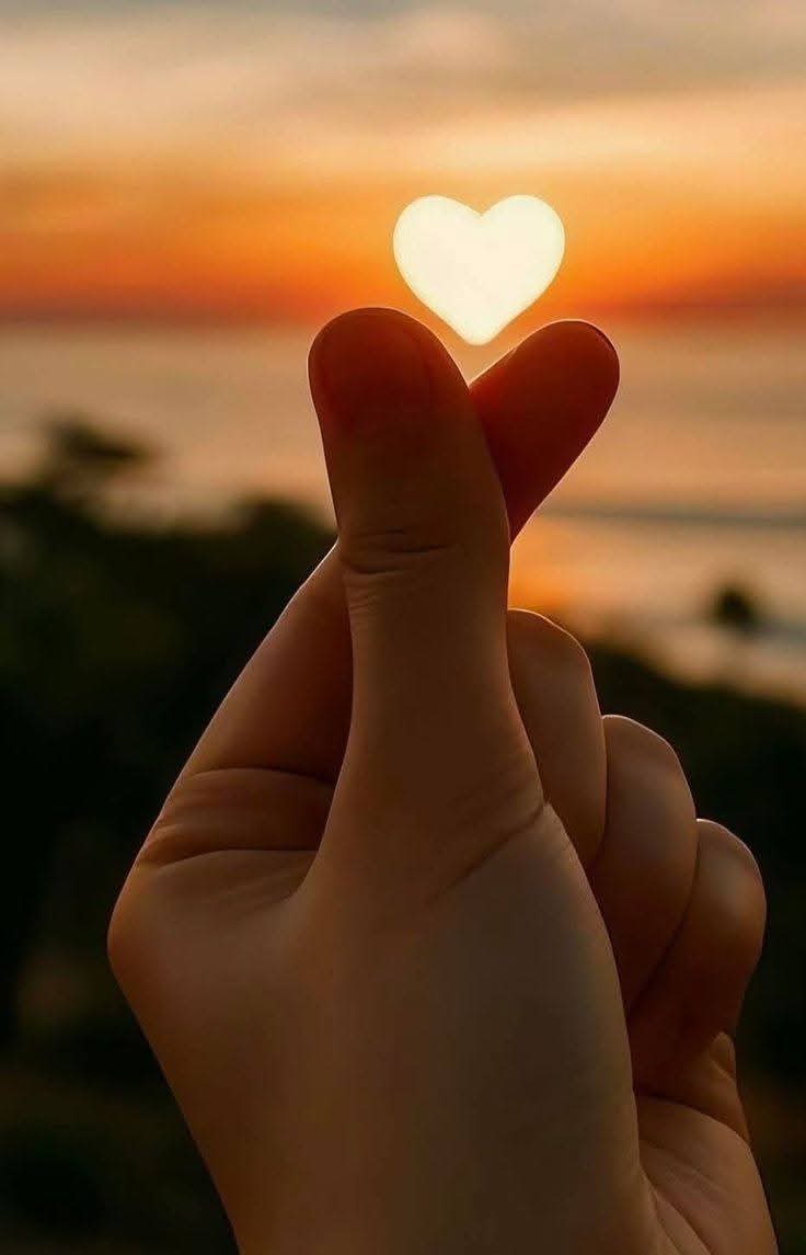 La vida es un eco
Lo que envías, regresa.
Lo que siembras, cosechas.
Lo que das, obtienes.
Lo que ves en los demás, existe en ti.
🌻🌷