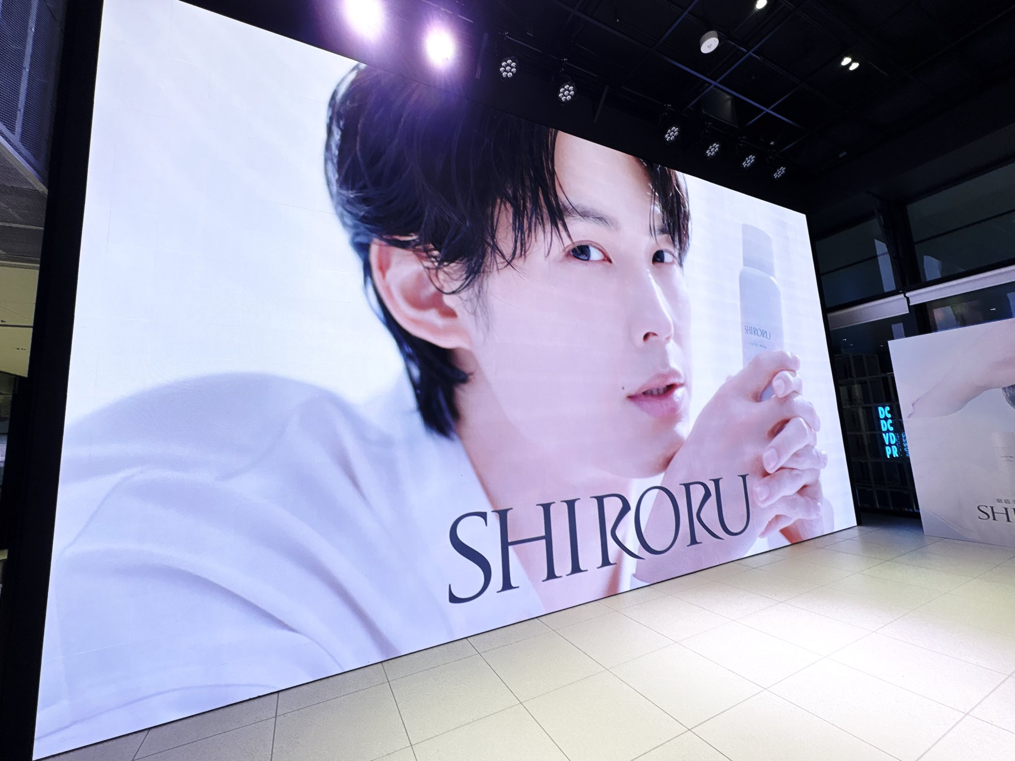 【非売品】SHIRORU 松村北斗肖像入りミラー 非売品】SHIRORU 松村北斗肖像入りミラー - メルカリ