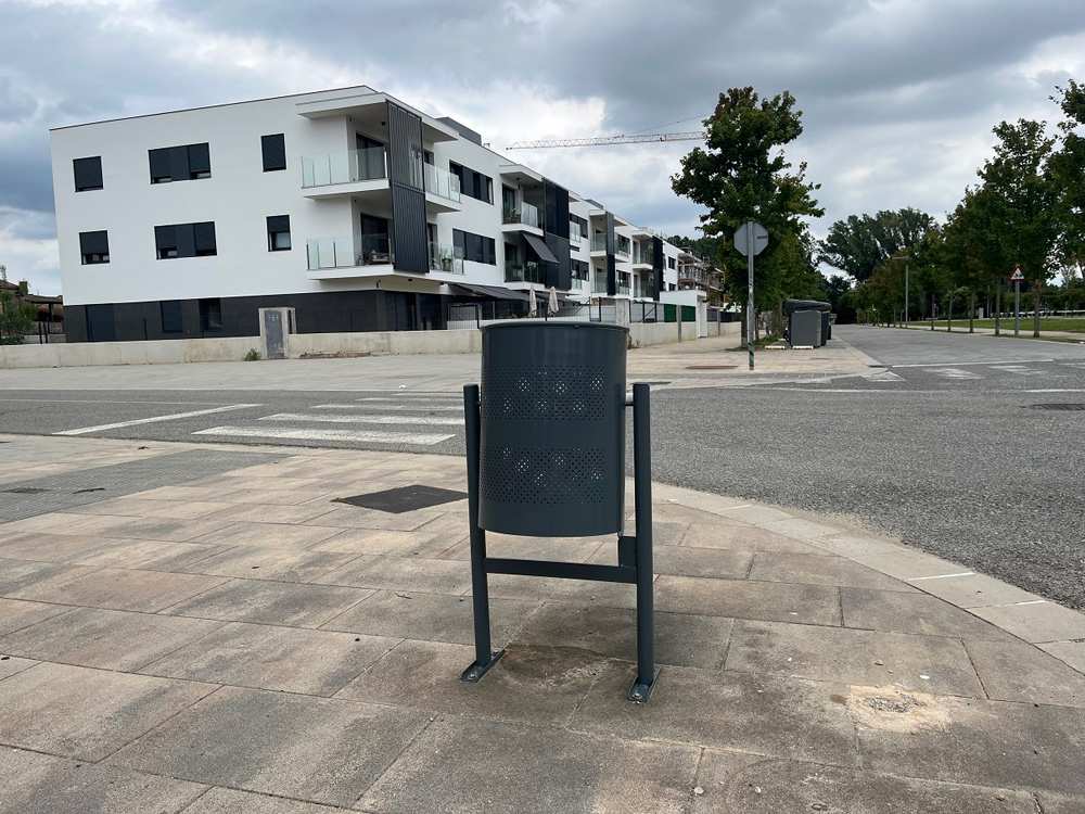 🗑️L'Ajuntament de Girona col·loca bancs i papereres arreu de la ciutat

🤝La gran majoria donen resposta a demandes d’entitats i de la ciutadania

👉web.girona.cat/noticies/-/ass…