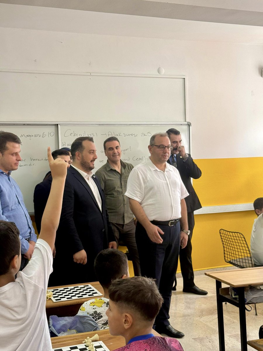 Esenyurt İlçe Millî Eğitim Müdürlüğü (@esenyurtmem) on Twitter photo Kaymakamımız Fatih Çobanoğlu ve İlçe Müdürümüz Tayfun Özyolcu, Türkiye Gençlik Vakfı (TÜGVA) tarafından hayata geçirilen Ortaokul Yaz Okulu projesi kapsamında İbrahim Özaydın Ortaokulumuzda sürdürülen kursları ziyaret ettiler.
<a href="/CobanogluF/">Fatih Çobanoğlu</a> <a href="/istanbulilmem/">İstanbul İl Millî Eğitim Müdürlüğü</a> <a href="/MucahitYentur/">Murat Mücahit Yentür</a> Kaymakamımız Fatih Çobanoğlu ve İlçe Müdürümüz Tayfun Özyolcu, Türkiye Gençlik Vakfı (TÜGVA) tarafından hayata geçirilen Ortaokul Yaz Okulu projesi kapsamında İbrahim Özaydın Ortaokulumuzda sürdürülen kursları ziyaret ettiler.
<a href="/CobanogluF/">Fatih Çobanoğlu</a> <a href="/istanbulilmem/">İstanbul İl Millî Eğitim Müdürlüğü</a> <a href="/MucahitYentur/">Murat Mücahit Yentür</a>
