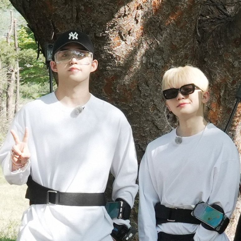 me: miss na miss na kayo ng mga anak nyo wala man lang kayong ginagawa 🧍🧍

also me: jicheol mag-katabi 😭😭😭