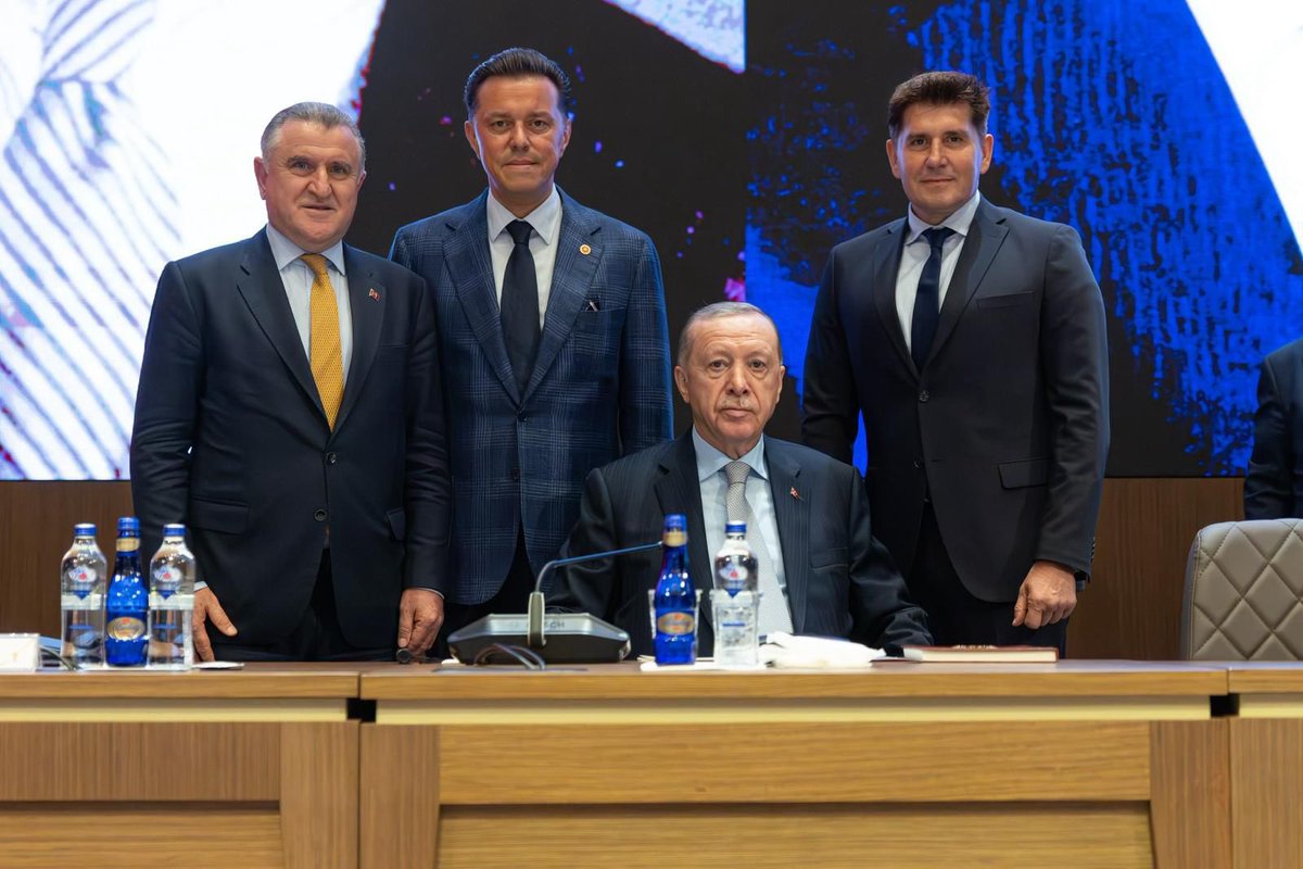 Kıymetli hemşehrilerim;
Hatırlayacağınız üzere, yeni stadyumumuzun ismini Eskişehirspor’umuza ve Türk futboluna damgasını vurmuş efsane isim, merhum Fethi Heper ağabeyimizin adıyla taçlandırmıştık.

Fethi ağabeyin oğlu Jeyan Heper de, Cumhurbaşkanımız Sayın Recep Tayyip Erdoğan’a