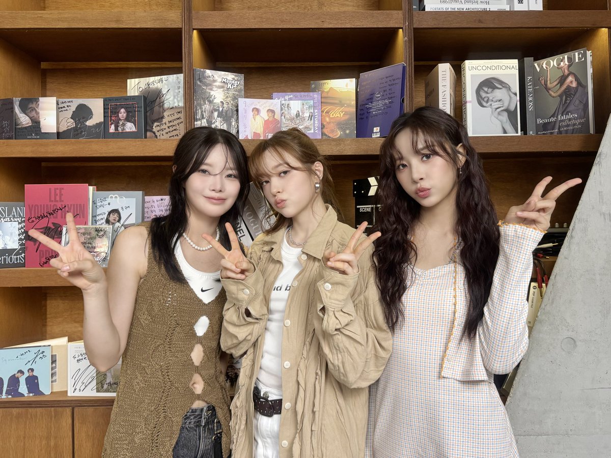 we_fiftyfifty's tweet image. [📸] 250807 #먼키의발자국 완료 🐾🎤🎶

🎬 youtu.be/9oJZcxhuaMA

#FIFTYFIFTY #피프티피프티
#KEENA #키나
#CHANELLEMOON #문샤넬
#HANA #하나