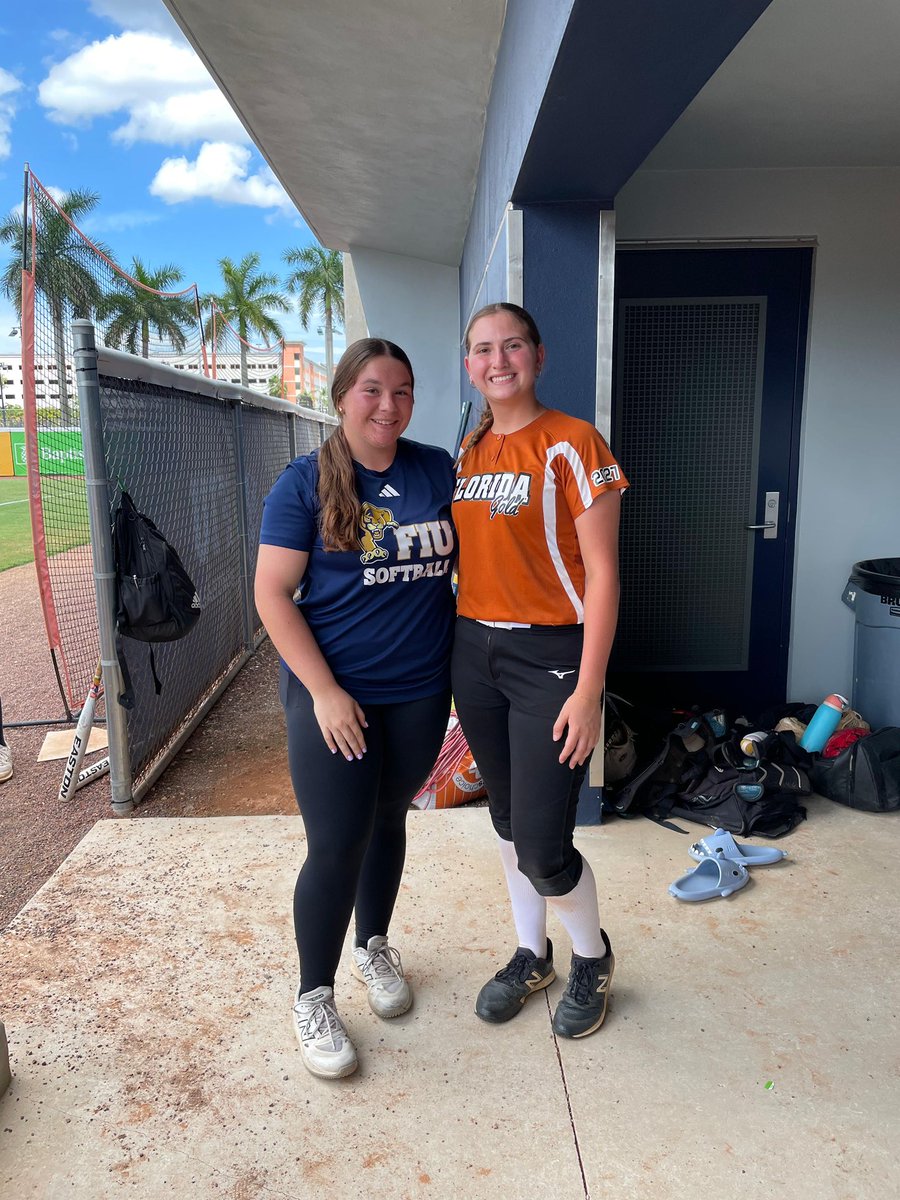 AbiHooper2027's tweet photo. Had a fantastic time at the FIU Softball Camp yesterday! 🥎 Huge thank you to the amazing coaches and staff who made it all possible. Your energy, knowledge, and support made it such a fun and valuable experience. Grateful for the opportunity! Paws up!💙💛 #FIUSoftball #GrindSeason #ThankYou @FIUSoftball @MikeMeyersFIU @CoachBee9 @FL_Gold_Torres