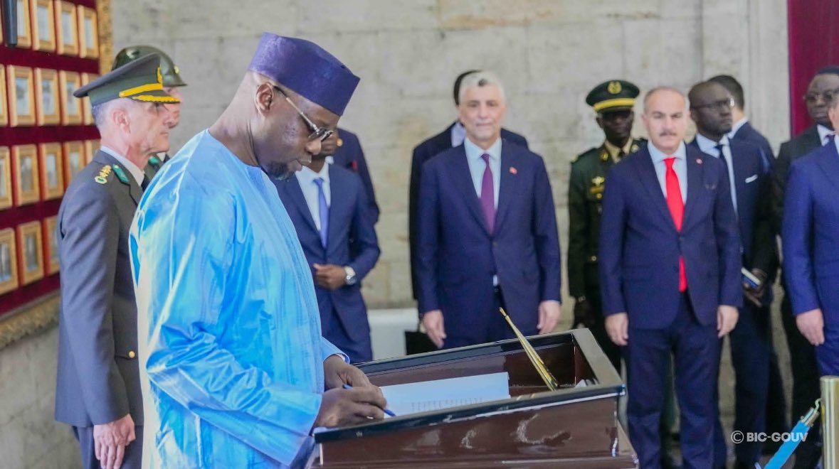 📌Le PM Ousmane Sonko au mausolée de Mustafa Kemal Atatürk 🇹🇷