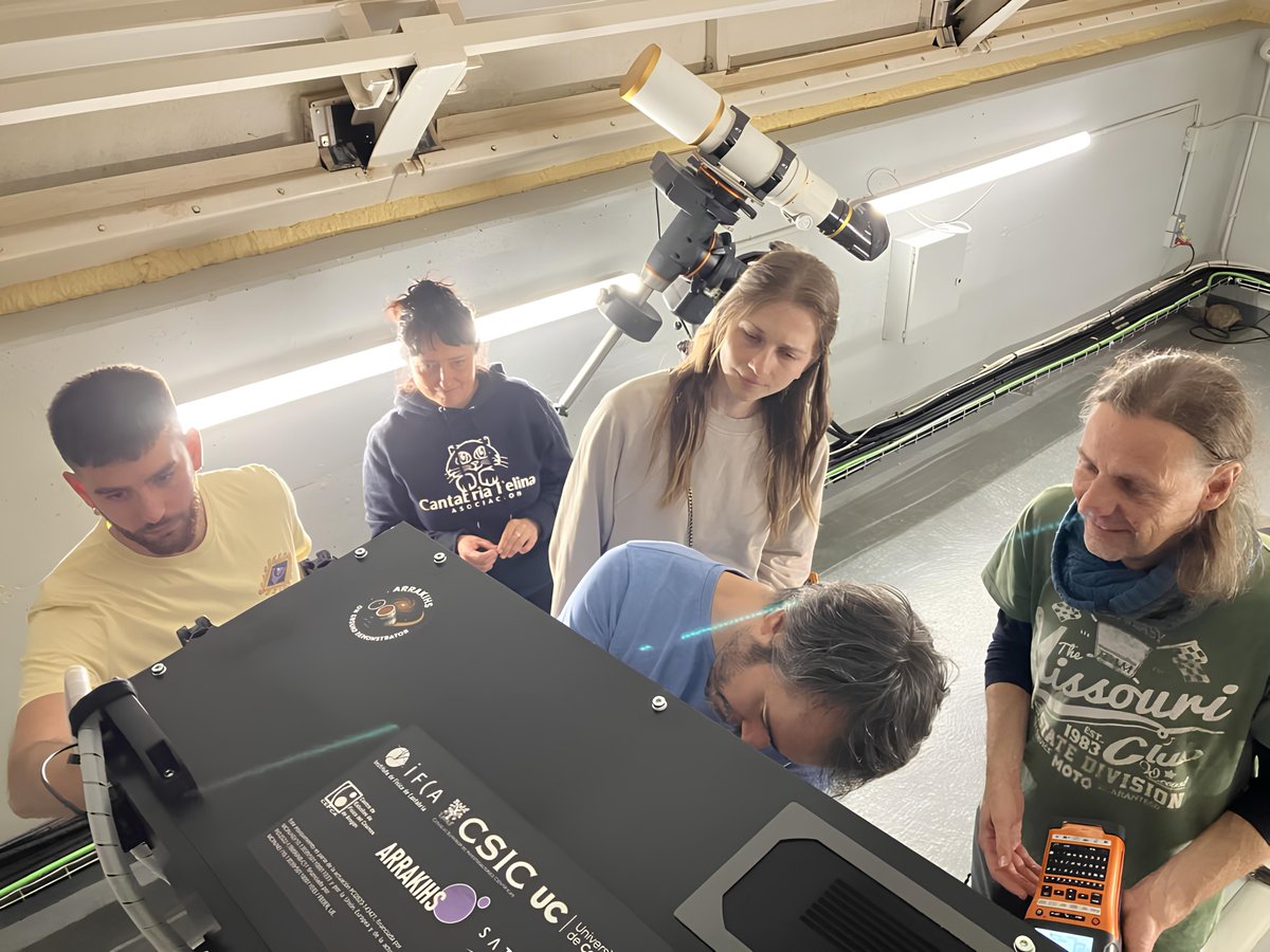 CEFCA_OAJ (@cefca_oaj) on Twitter photo 🚀PREPARAR UNA MISIÓN ESPACIAL💼
⚙️Un equipo del <a href="/CEFCA_OAJ/">CEFCA_OAJ</a> forma a quienes operarán desde tierra la iSIM-170, 🔭la cámara binocular de la misión espacial <a href="/ARRAKIHS/">ARRAKIHS</a> 
➡️Está instalada en el #Observatorio #Astrofísico de #Javalambre
Toda la info cefca.es/noticias/mostr…
#Teruel 🚀PREPARAR UNA MISIÓN ESPACIAL💼
⚙️Un equipo del <a href="/CEFCA_OAJ/">CEFCA_OAJ</a> forma a quienes operarán desde tierra la iSIM-170, 🔭la cámara binocular de la misión espacial <a href="/ARRAKIHS/">ARRAKIHS</a> 
➡️Está instalada en el #Observatorio #Astrofísico de #Javalambre
Toda la info cefca.es/noticias/mostr…
#Teruel