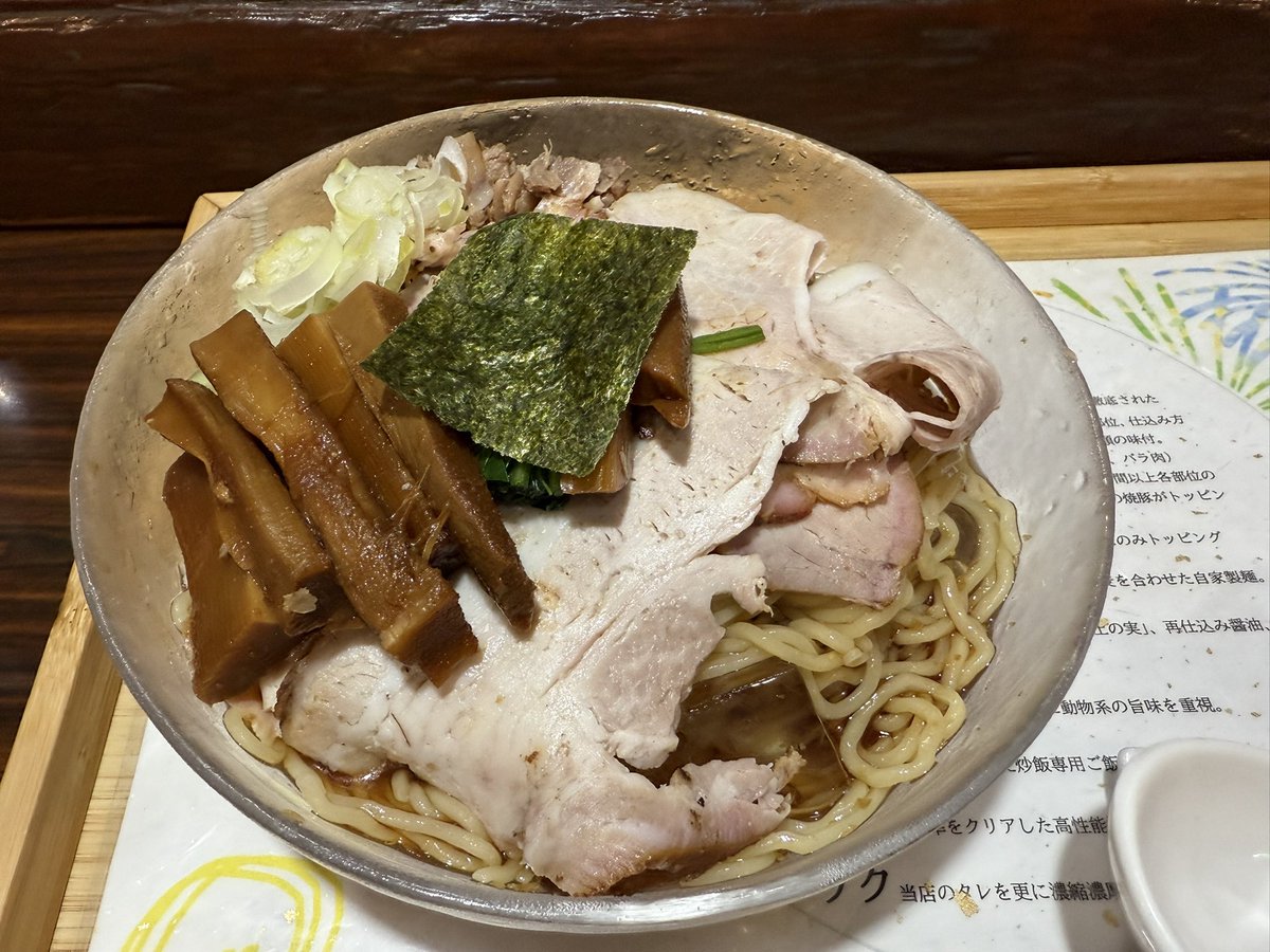 #しょうがの海
冷やし生姜醤油ラーメン特盛りに、メンマトッピング。メンマがあるから、野菜多めの健康的な食事！