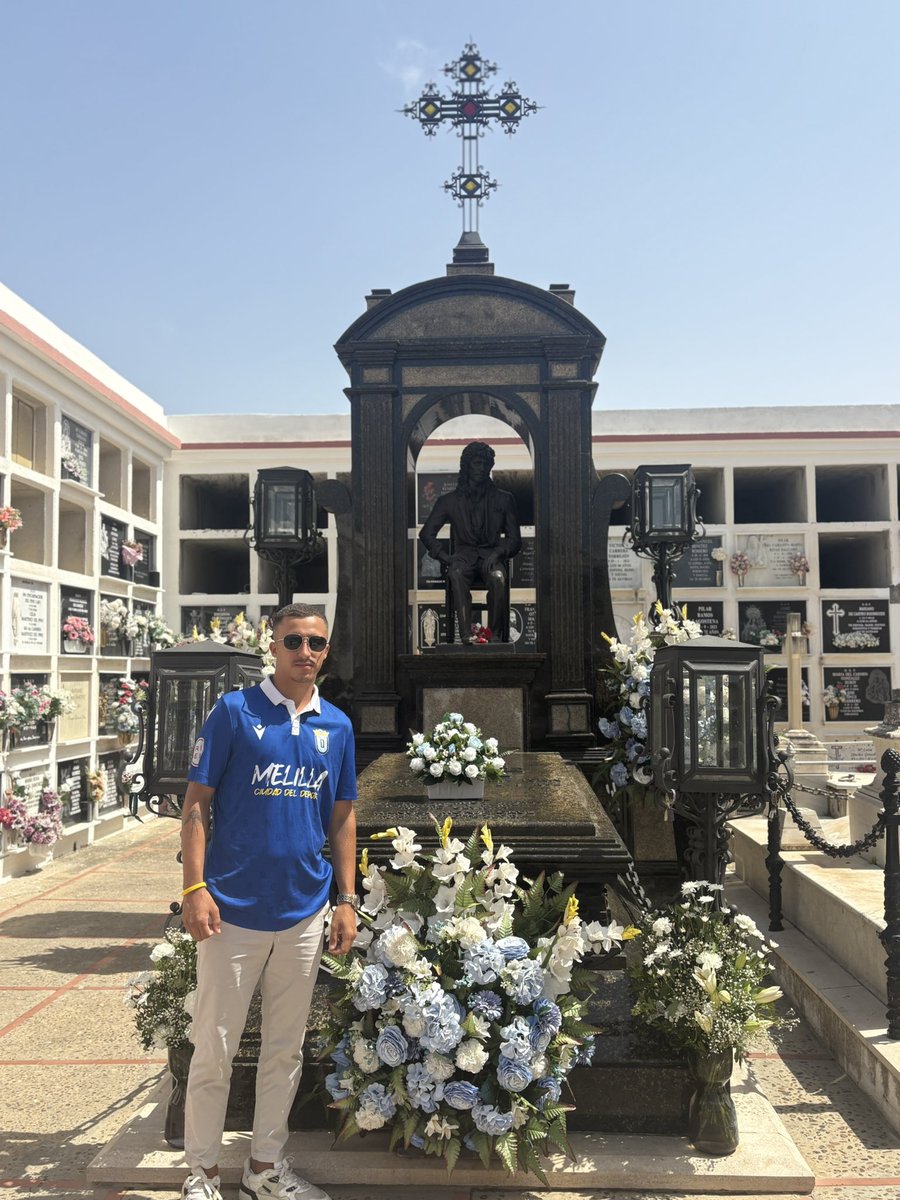 <a href="/UDMelilla/">Unión Deportiva Melilla</a> presente en la tumba del maestro camarón.

<a href="/ismaarmenteros5/">Ismael Armenteros</a> no puede ser de otro 🤜🏼🤛🏼