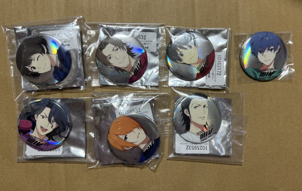 【交換】SideM FiFS展 表情 ホログラム 缶バッジ 表情缶 缶バ エムマス

譲：☆天峰秀 秋月涼2 ☆山下次郎 冬美旬 アスラン 九十九一希2 黒野玄武

求：☆牙崎漣 道流

漣は1、道流3探してます。
郵送での交換希望です。よろしくお願いします。