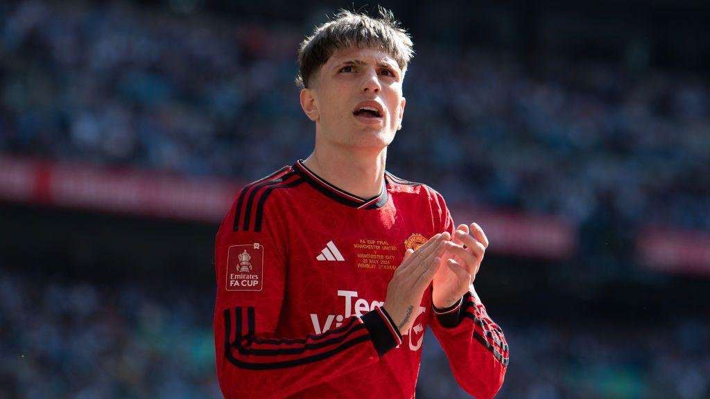 Chelsea open initial talks for Alejandro Garnacho, with the Manchester United winger keen on a move. 

Manchester United seeking in excess of £40m, but Chelsea feel the price will drop should Benjamin Sesko's move be completed.🇦🇷

🤝 <a href="/alex_crook/">Alex Crook ⚽️🎙</a>