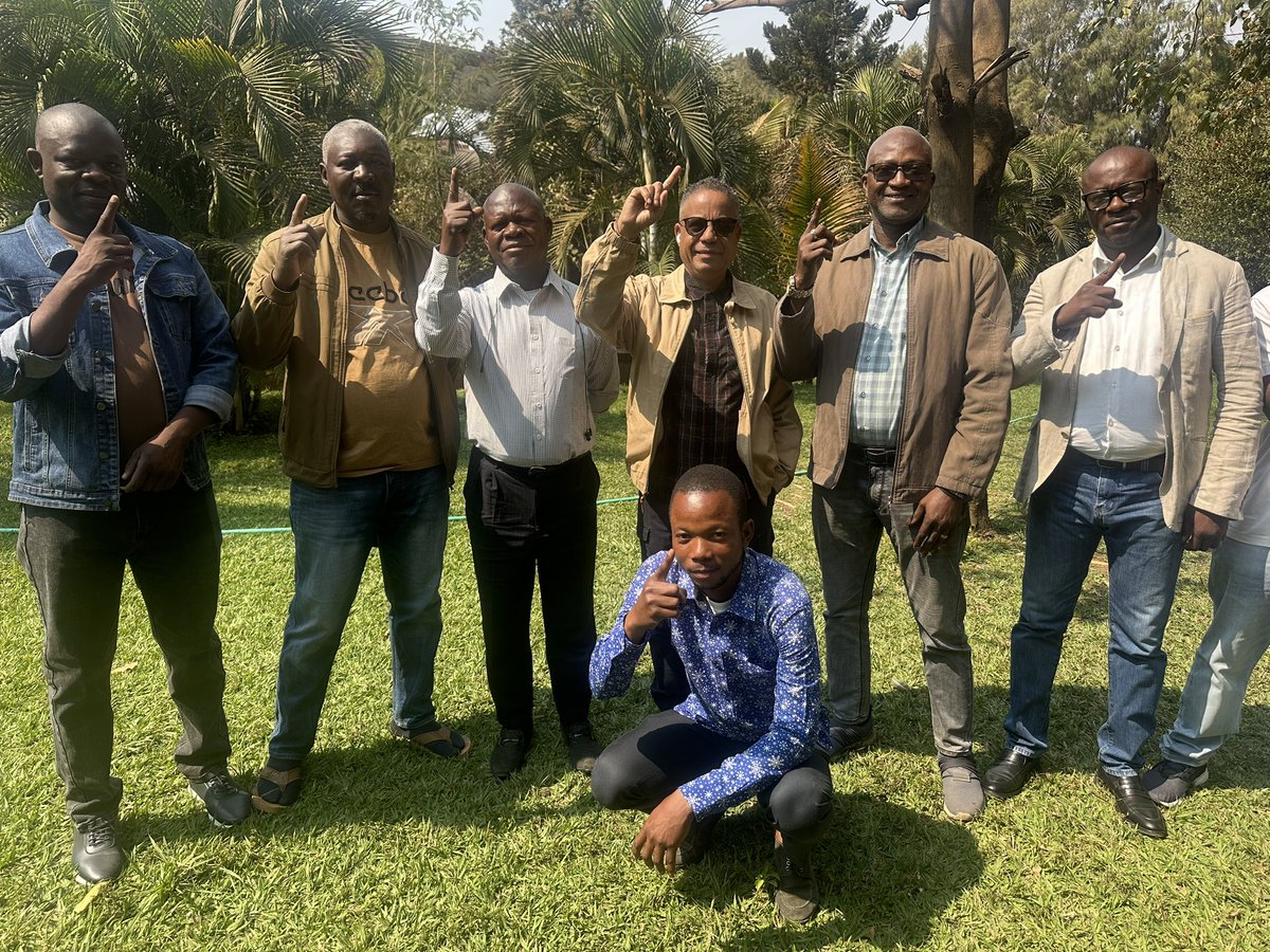 Rencontre le mercredi  6 août 2025 entre le Président National de la SCODE et ses lieutenants.
Nadine Okako (Ass.)