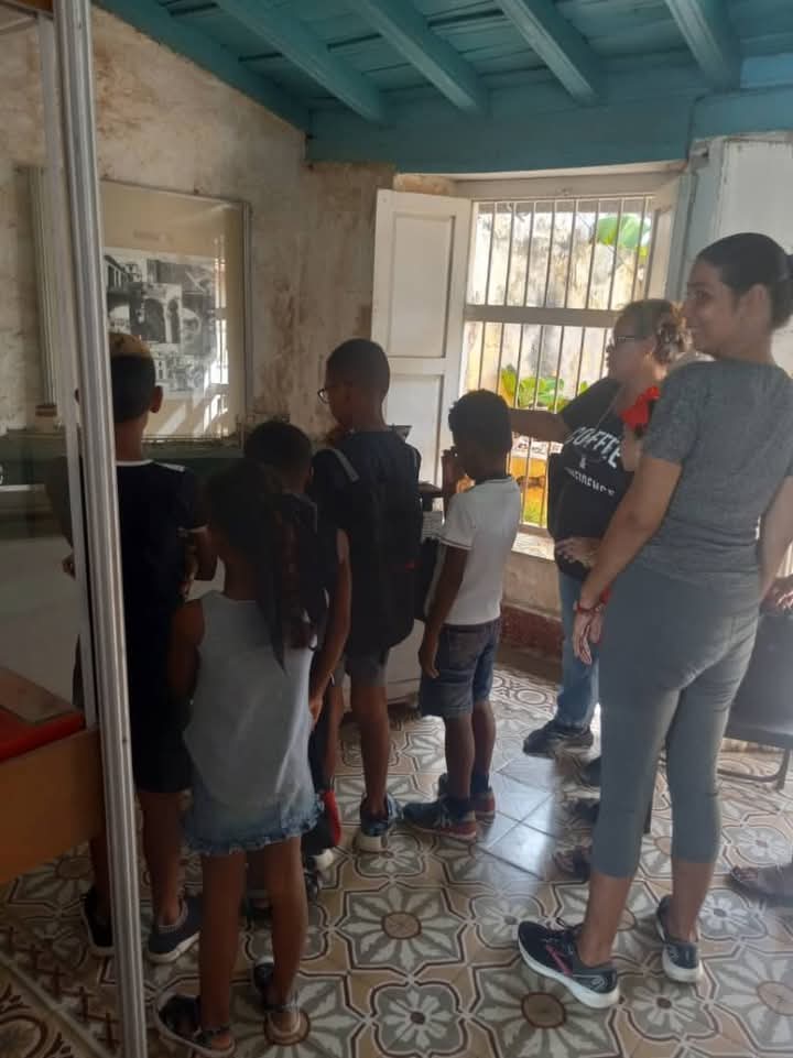 MairaFundora's tweet photo. Nuestros niños y niñas disfrutando de una visita a los museos como parte de las actividades del #VeranoSiempreJoven #EducaciónTrinidad @AndreiArmasBra6 @AlexisLorente74 @DeivyPrezMartn1 @TurinoWilliam @TFontanills https://t.co/CQepqxeLkF