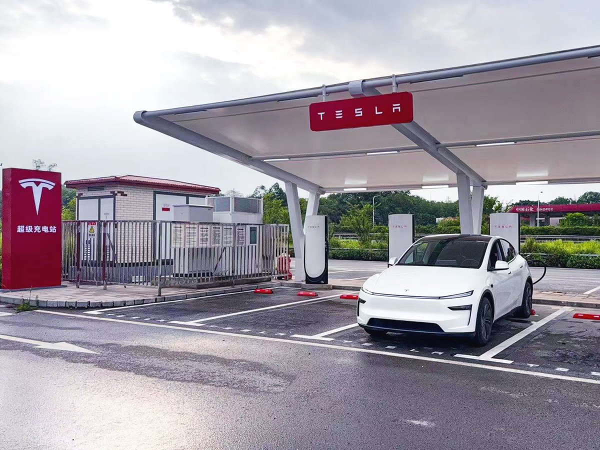 $TSLA 🌏 Data from Tao Lin, VP of Tesla China, indicated that: to date, Tesla has installed over 70,000 Superchargers worldwide, with more than 11,700 in mainland China ⚡️

In 2024, Tesla’s supercharger network provided 5.2 TWh of electricity to Tesla and other vehicles 🚀