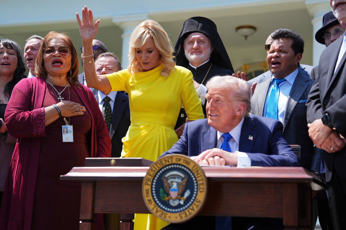 David Crary (@craryap) on Twitter photo Trump delivers a steady stream of wins for his conservative Christian base (from <a href="/AP/">The Associated Press</a> Religion Team’s <a href="/PG_PeterSmith/">Peter Smith</a> )
apnews.com/article/trump-… Trump delivers a steady stream of wins for his conservative Christian base (from <a href="/AP/">The Associated Press</a> Religion Team’s <a href="/PG_PeterSmith/">Peter Smith</a> )
apnews.com/article/trump-…