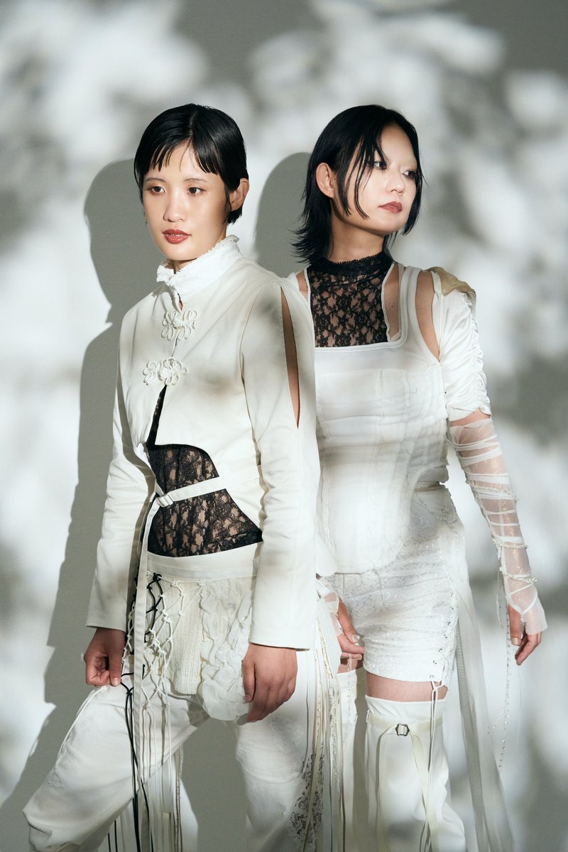 <a href="/kengo_matsumoto/">room</a> <a href="/yuikmjm/">君島結</a> <a href="/twkstr/">加瀬透 Toru Kase</a> <a href="/aveshuhei/">aveshuhei</a> ◻️◽▫️新アーティスト写真▫️◽️◻️

酩酊麻痺 
5th作品 『すみか』リリースにともない
新しいアーティスト写真を撮影しました。

Photo by こいそ <a href="/trampgirl2/">こいそ</a> 
Hair Make by YUKA 
Costume Design by hnk

【リリースワンマン予約】
meiteimahi.zaiko.io/item/374186