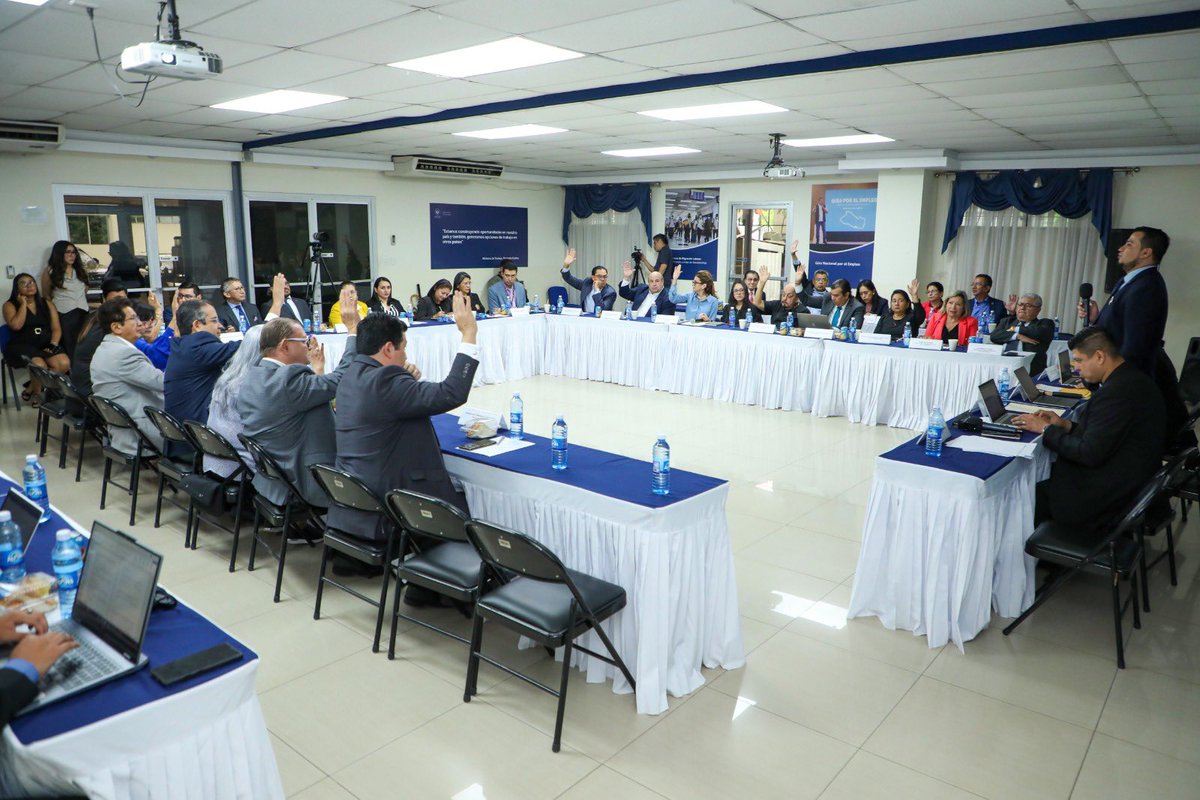 Diario CapitalinoSv (@dcapitalino_sv) on Twitter photo CONSEJO SUPERIOR DEL TRABAJO REFLEJA LA MAYOR REPRESENTATIVIDAD DEL SECTOR PRODUCTIVO
El Ministro de Trabajo, <a href="/RolandoCastroSv/">Rolando Castro</a>
informó que los empleadores electos para el Consejo Superior del Trabajo cuentan con el respaldo de más del 74 % de las gremiales empresariales del CONSEJO SUPERIOR DEL TRABAJO REFLEJA LA MAYOR REPRESENTATIVIDAD DEL SECTOR PRODUCTIVO
El Ministro de Trabajo, <a href="/RolandoCastroSv/">Rolando Castro</a>
informó que los empleadores electos para el Consejo Superior del Trabajo cuentan con el respaldo de más del 74 % de las gremiales empresariales del