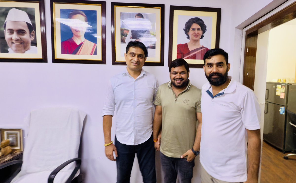 भारतीय युवा कांग्रेस के राष्ट्रीय अध्यक्ष श्री उदय भानु छीब जी से मुलाकात कर संगठनात्मक चर्चा की।।साथ है मध्यप्रदेश युवा कांग्रेस के प्रभारी युवा कांग्रेस के राष्ट्रीय महासचिव शेष नारायण ओझा जी।
<a href="/UdayBhanuIYC/">Uday Bhanu Chib</a>