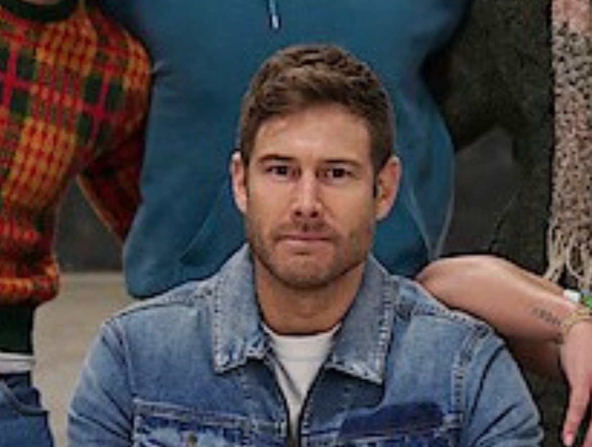 algreeves's tweet image. he knew the whole time 💔