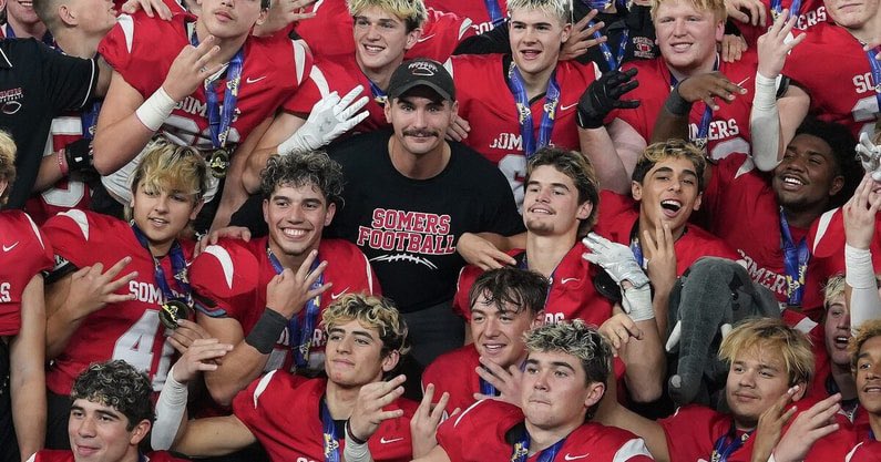 Prediction: Somers (N.Y.) wins fourth straight title 🏆

on3.com/high-school/ne…