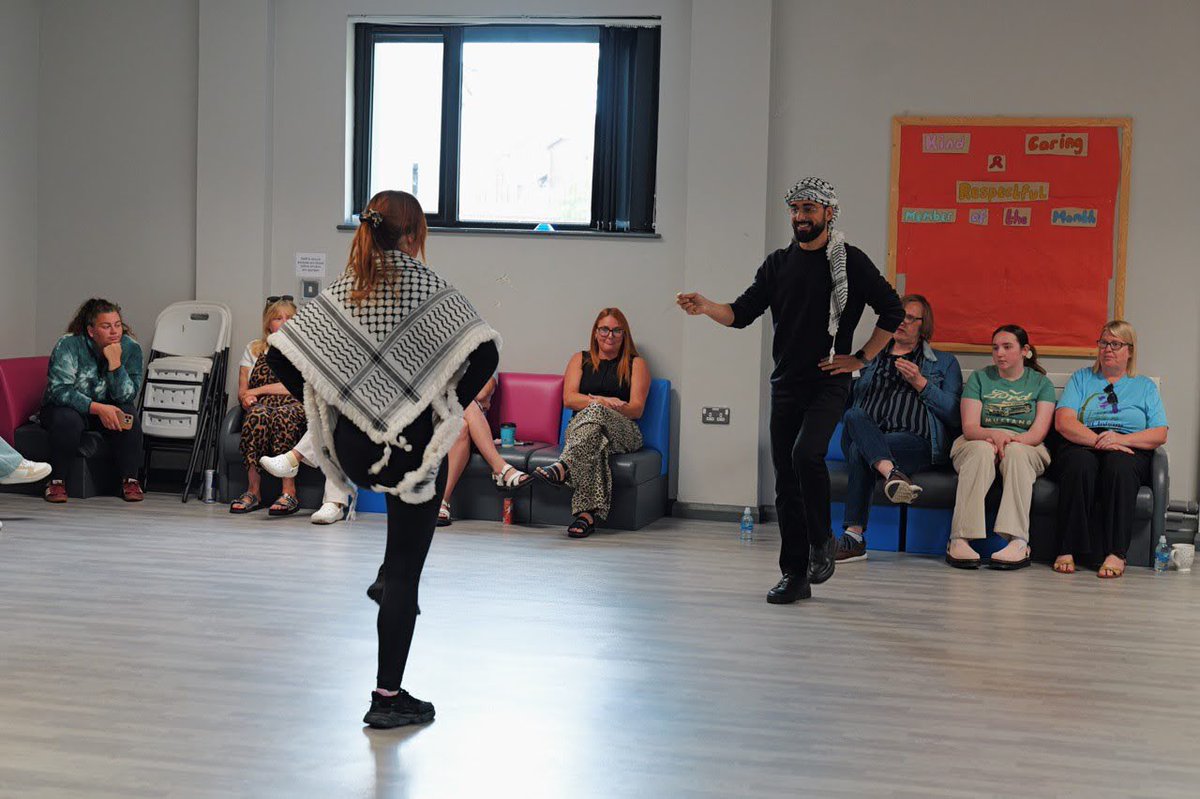 Glór na Móna tweet media