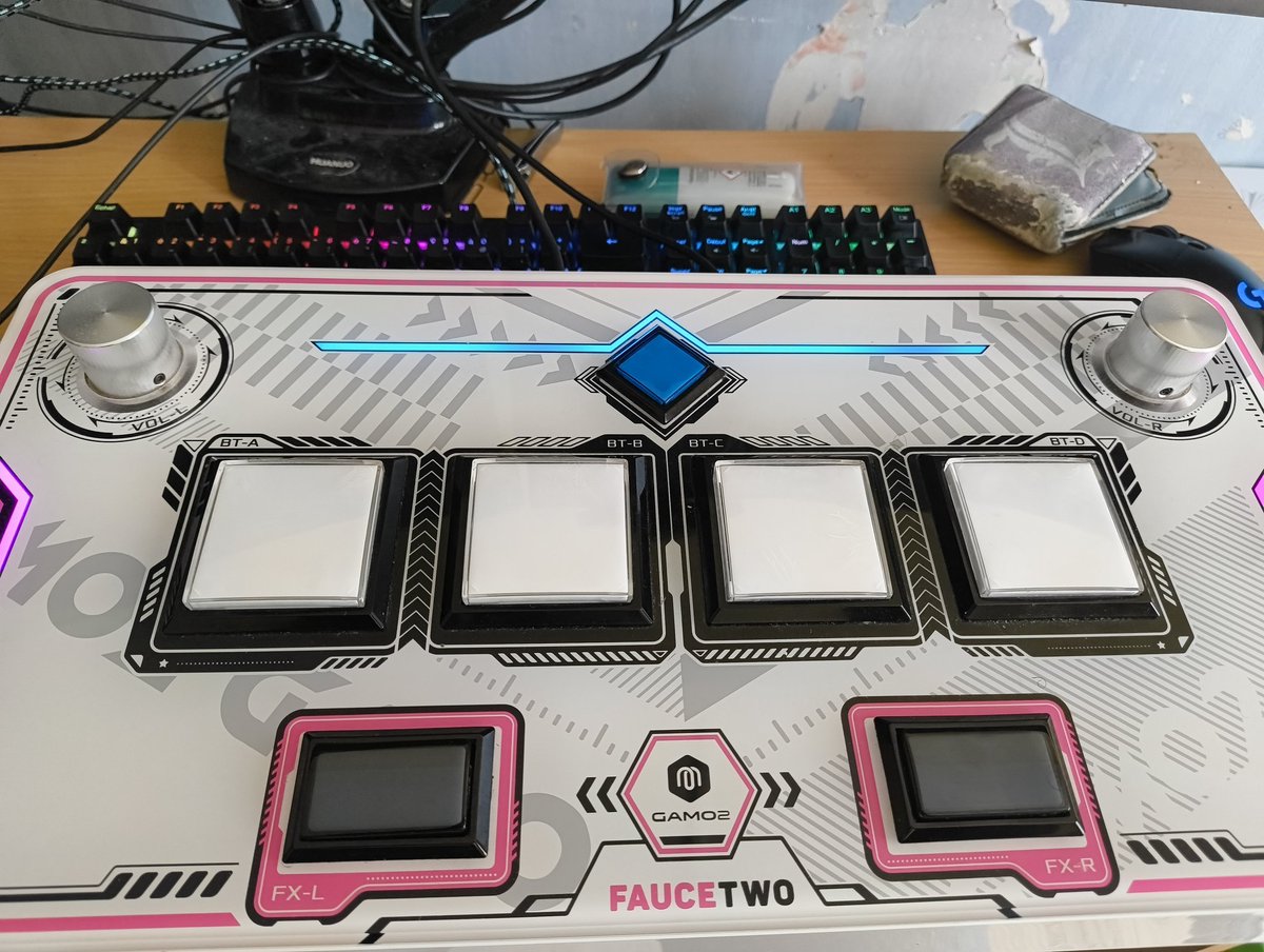 shadowbanmedad's tweet image. selling all my rhythm game cons
faucetwo - 180e, knobs need to be re-dampened, using 100g omron switches + 20g sanwa springs
tasoller - 230e, basically as good as new
dx6th - 170e, 25g gateron switches + 50g springs