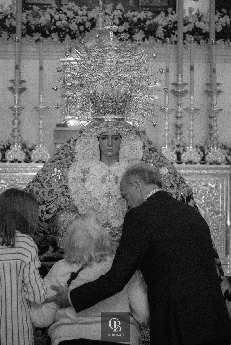 Cuando todo esté perdido, cuando las fuerzas se te acaben y no sepas cómo continuar, siempre quedará ella que el camino te mostrará. Esperanza de vida por los siglos de los siglos.

#Jueves 
#CofradiasMLG 
📸:Propia