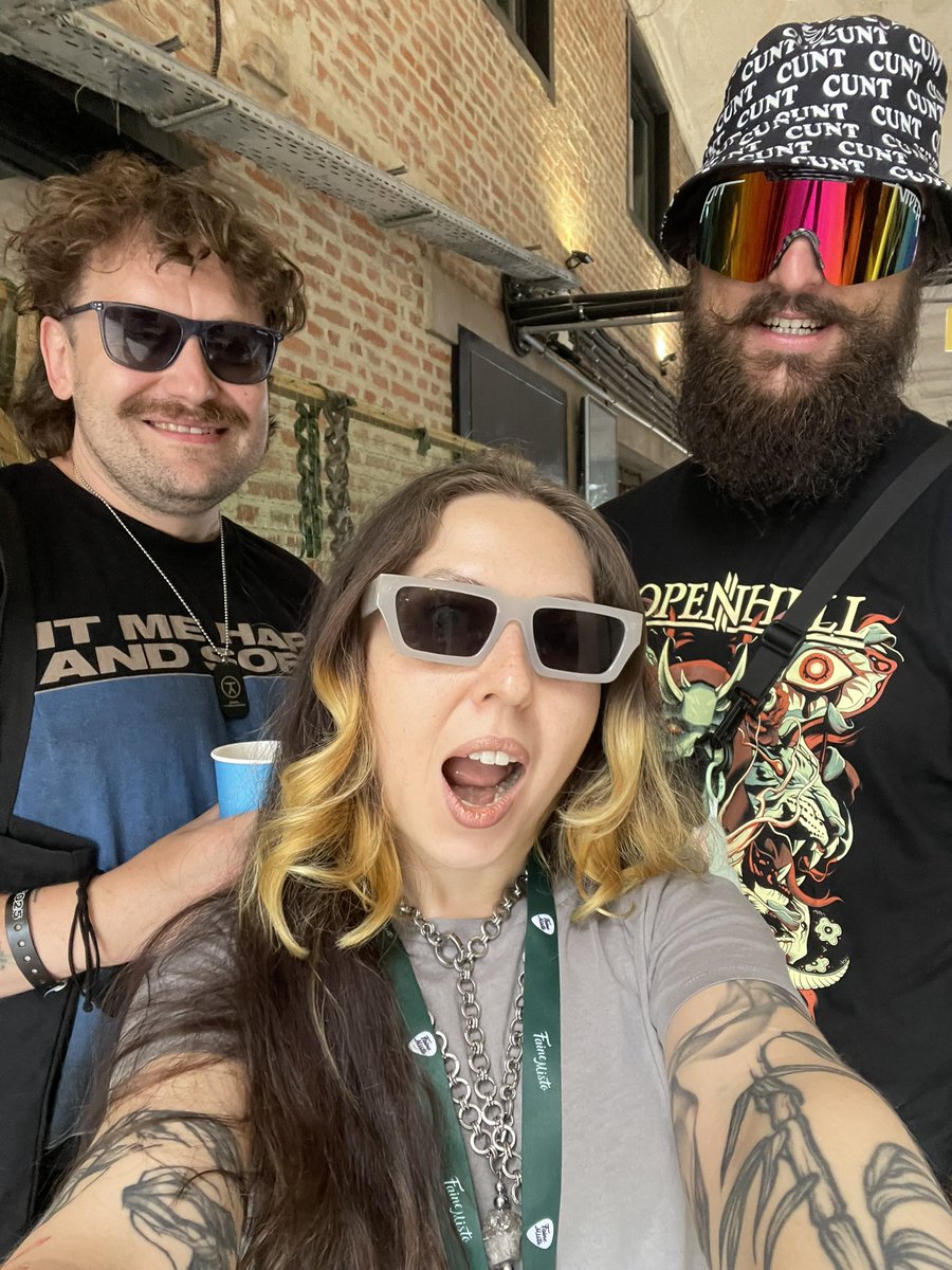 хто з ким фоткається? 🤔

<a href="/Abscurat/">Тимчіно морено</a> <a href="/perkelekbd/">Перкель</a>