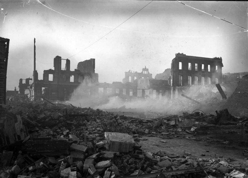 Inmediatamente después del terremoto del 16 de agosto de 1906, que dejó a Valparaíso casi completamente destruido, el Consulado de Italia se instaló en forma provisoria en la Plaza de Justicia. Bajo el liderazgo del cónsul Alfredo Ancarano, la comunidad italiana colaboró