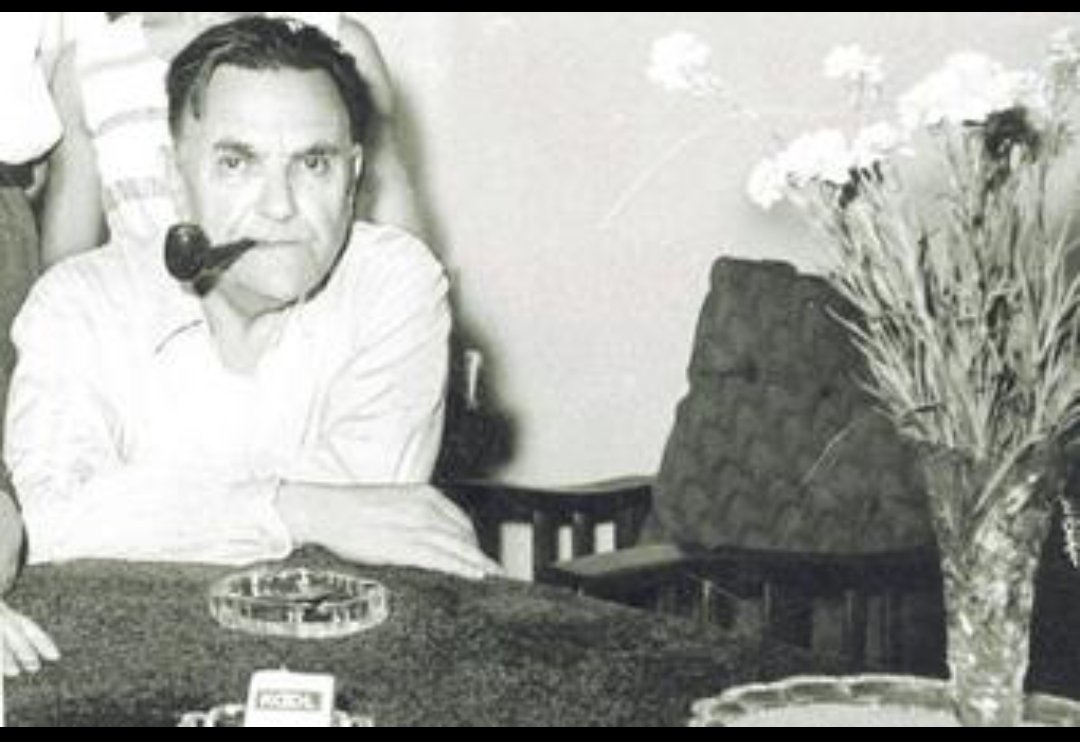 “Özgürlük ancak düşünen kişi için gereklidir. Düşünmeyen, kendine belletilenlere incelemeksizin inanıp bağlanan kişi ne yapsın özgürlüğü” 

Nurullah Ataç