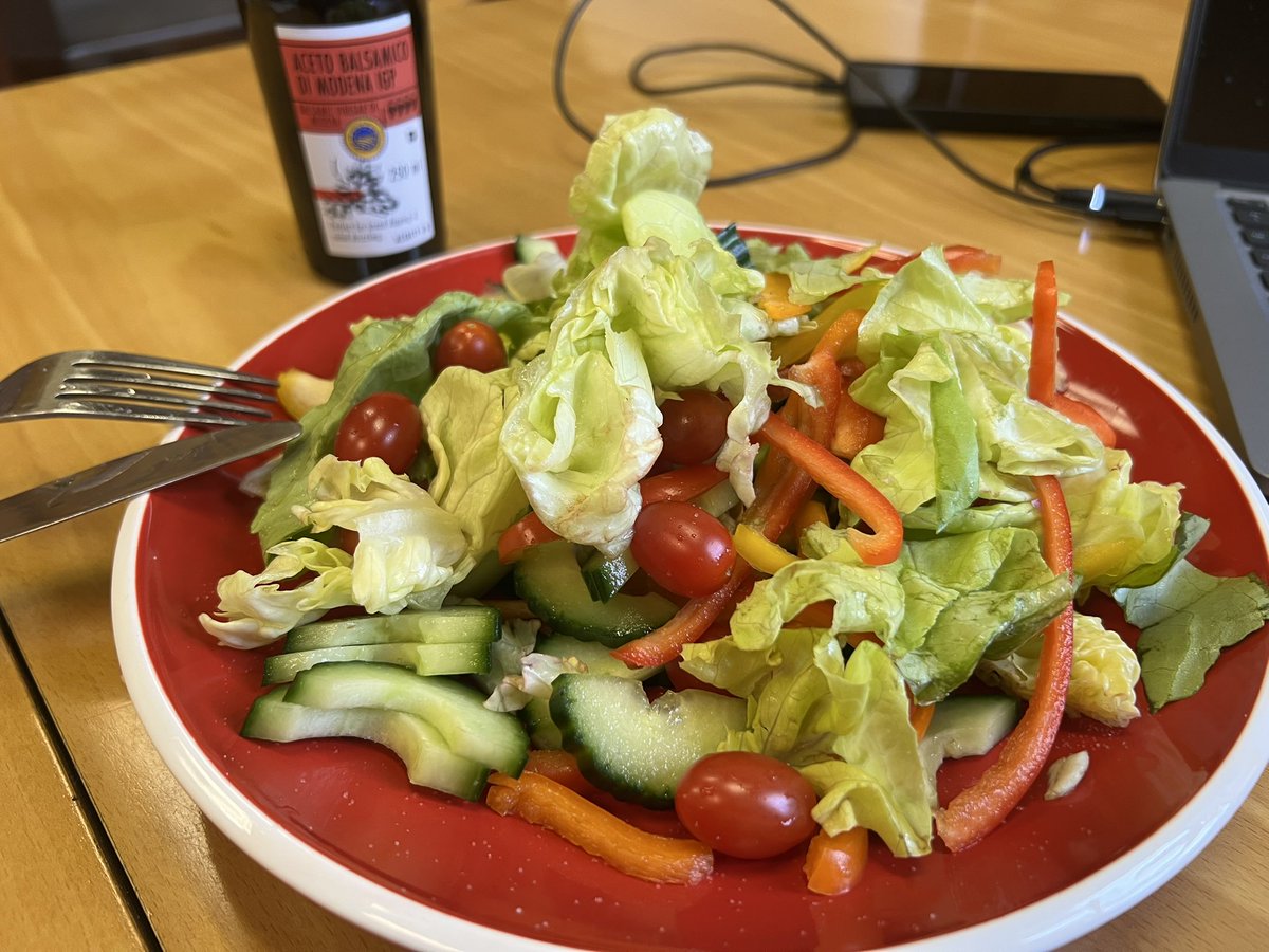 LUNCH!!!

Had 4 small fruit &amp; a small cup of juice for breakfast, then a chicken breast around tea-time.

What are you noshing on? 😋