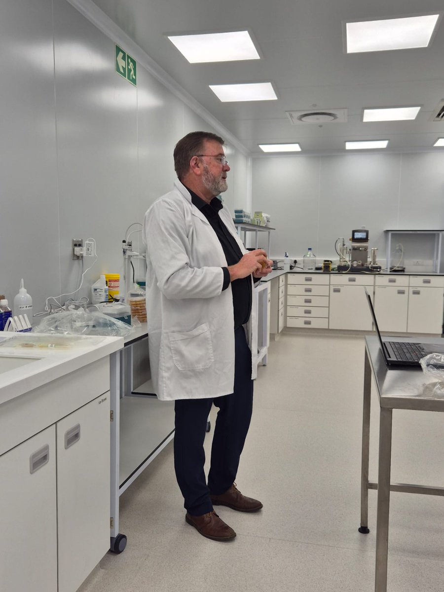 AnaTech17's tweet image. 📸 Hein from Anatech sharing valuable insights with the Afrigen R&amp;amp;D team!

We’re always proud to support innovative organisations with the tools, knowledge, and expertise they need to move science forward.

#Anatech #ScientificSolutions #Afrigen #ResearchAndDevelopment