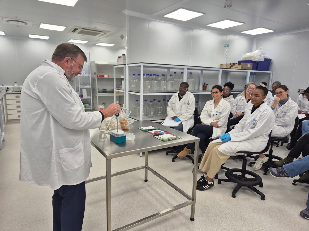 AnaTech17's tweet image. 📸 Hein from Anatech sharing valuable insights with the Afrigen R&amp;amp;D team!

We’re always proud to support innovative organisations with the tools, knowledge, and expertise they need to move science forward.

#Anatech #ScientificSolutions #Afrigen #ResearchAndDevelopment