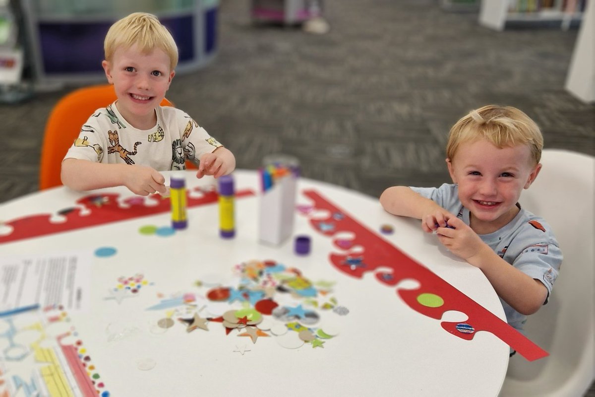 WFlibraries's tweet image. Let&apos;s make a crown! Creative fun was had @#Wakefieldlibrary today!