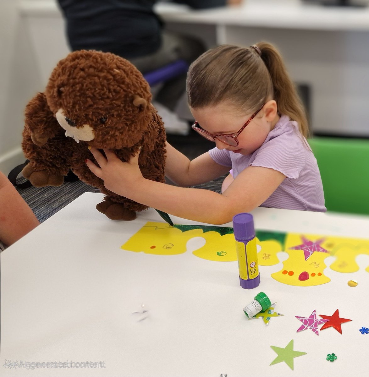 WFlibraries's tweet image. Let&apos;s make a crown! Creative fun was had @#Wakefieldlibrary today!