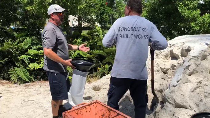 TownofLBK's tweet photo. Be Storm Ready with #LongboatKeyโs Sandbag Operation!
#LBK Public Works team will be at the Broadway Beach Access (100 Broadway Street) this morning, Aug 7, from 8AM-11AM to assist you with filling and loading them in your vehicle. #LBKStrong ๐ช https://t.co/bgQRpVlKIP