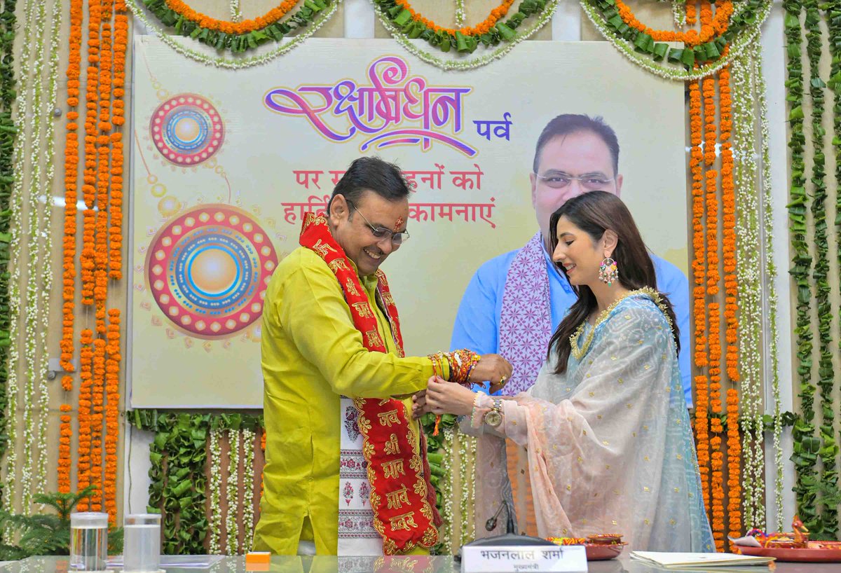 महिला मीडियाकर्मियों ने मुख्यमंत्री के बांधे रक्षा सूत्र 

राजस्थान की शिल्पकार, महिला पत्रकार

देश-प्रदेश को मजबूत करने में महिलाओं का अहम रोल  

राज्य सरकार आधी आबादी को सशक्त करने के लिए प्रतिबद्ध

कानून-व्यवस्था को सुदृढ़ करते हुए महिला सुरक्षा हमारी प्राथमिकता - मुख्यमंत्री