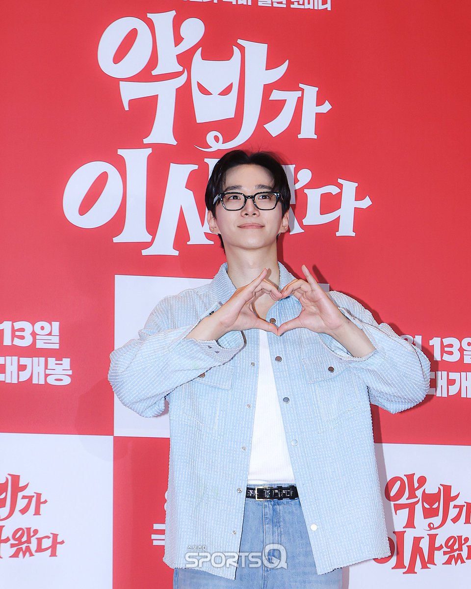 [#포토Q] 250807 ‘이준호’ 영화 악마가 이사왔다 VIP시사회

📌sportsq.co.kr/news/articleVi…

#이준호 #LEEJUNHO #JUNHO
#악마가이사왔다 #PrettyCrazy