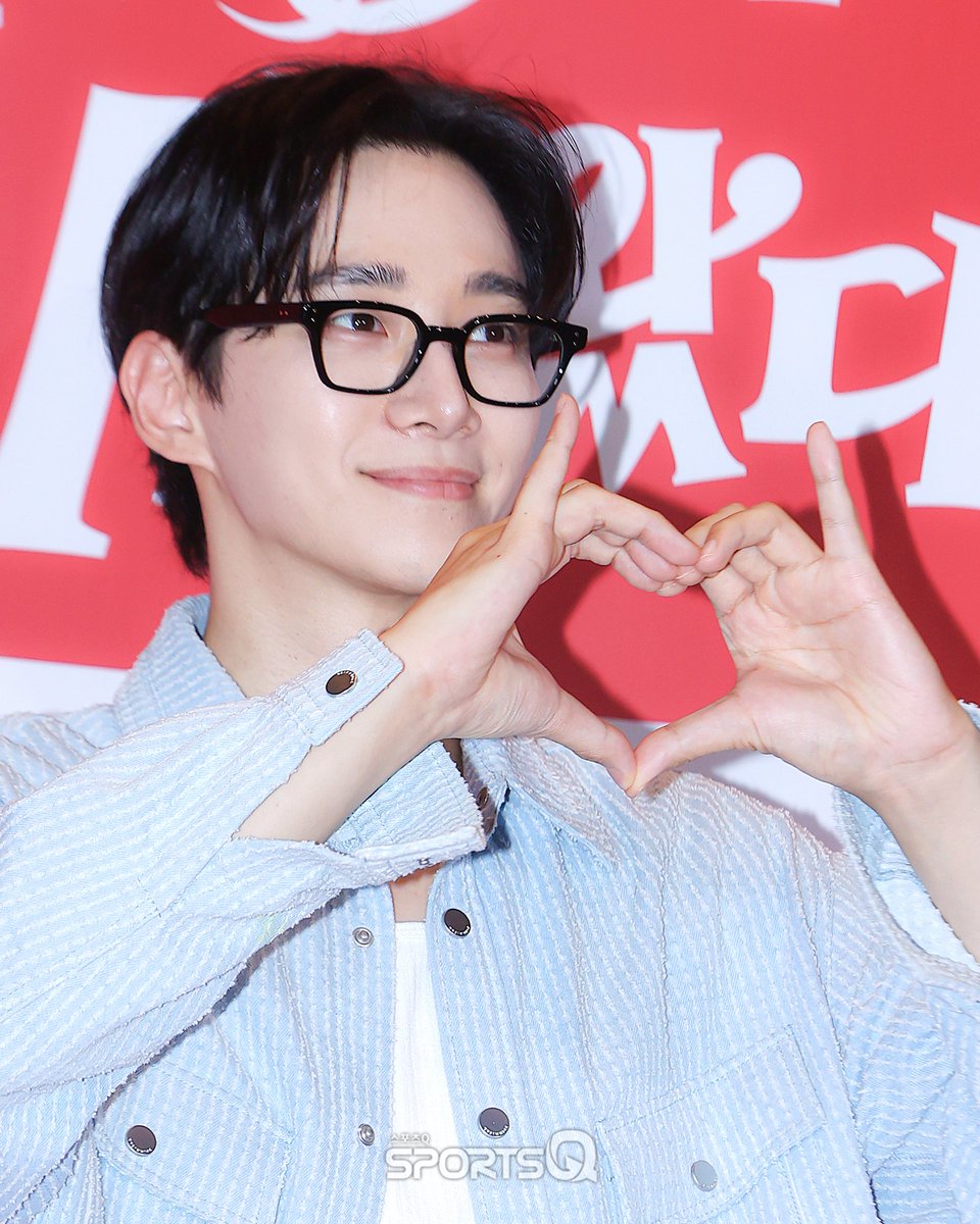 [#포토Q] 250807 ‘이준호’ 영화 악마가 이사왔다 VIP시사회

📌sportsq.co.kr/news/articleVi…

#이준호 #LEEJUNHO #JUNHO
#악마가이사왔다 #PrettyCrazy