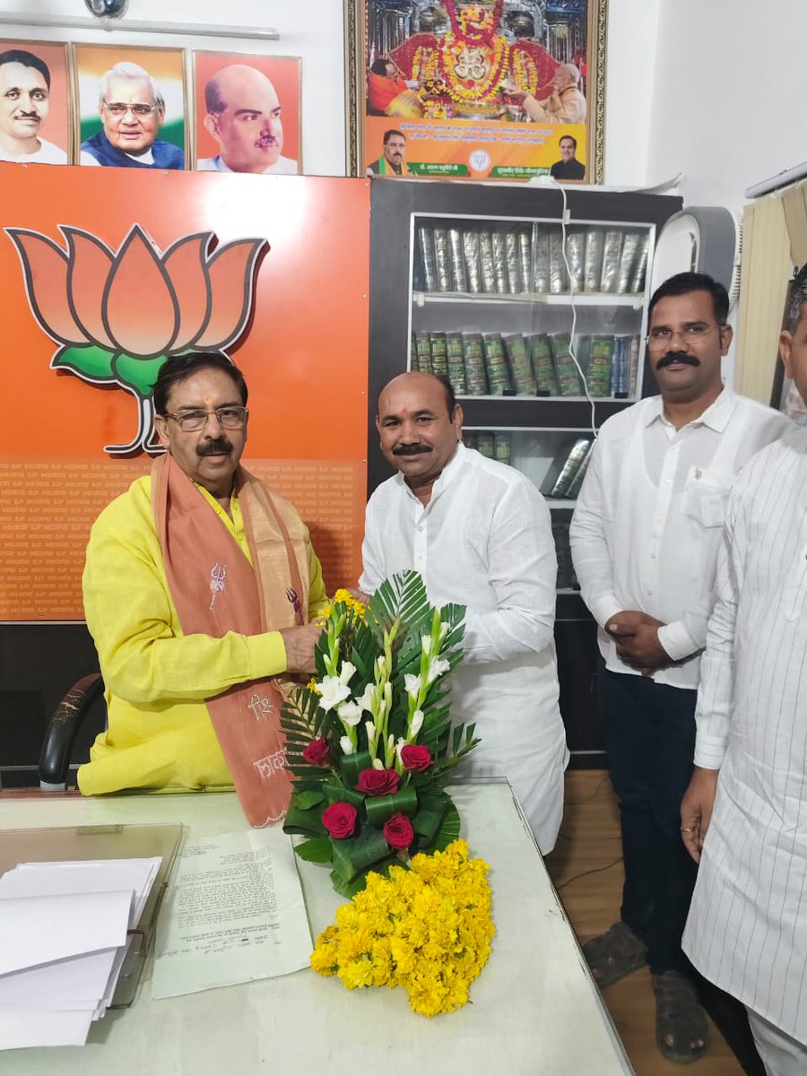 Gajendra Singh Sisodia (मोदी का परिवार) (@gssjalore) on Twitter photo #जयपुर प्रवास के दौरान राज्य वित्त आयोग के अध्यक्ष श्री <a href="/chaturvediarun1/">Dr. Arun Chaturvedi</a> जी से उनके आवास पर जिलाध्यक्ष श्री जसराज जी राजपुरोहित, प्रदेश प्रवक्ता डॉ जोगेंद्र सिंह जी सिलोर एवं जिला उपाध्यक्ष श्री गिरधारी जी देवासी के साथ आत्मीय भेंट कर, शुभकामनाएं प्रेषित की।
#gssjalore #जयपुर प्रवास के दौरान राज्य वित्त आयोग के अध्यक्ष श्री <a href="/chaturvediarun1/">Dr. Arun Chaturvedi</a> जी से उनके आवास पर जिलाध्यक्ष श्री जसराज जी राजपुरोहित, प्रदेश प्रवक्ता डॉ जोगेंद्र सिंह जी सिलोर एवं जिला उपाध्यक्ष श्री गिरधारी जी देवासी के साथ आत्मीय भेंट कर, शुभकामनाएं प्रेषित की।
#gssjalore