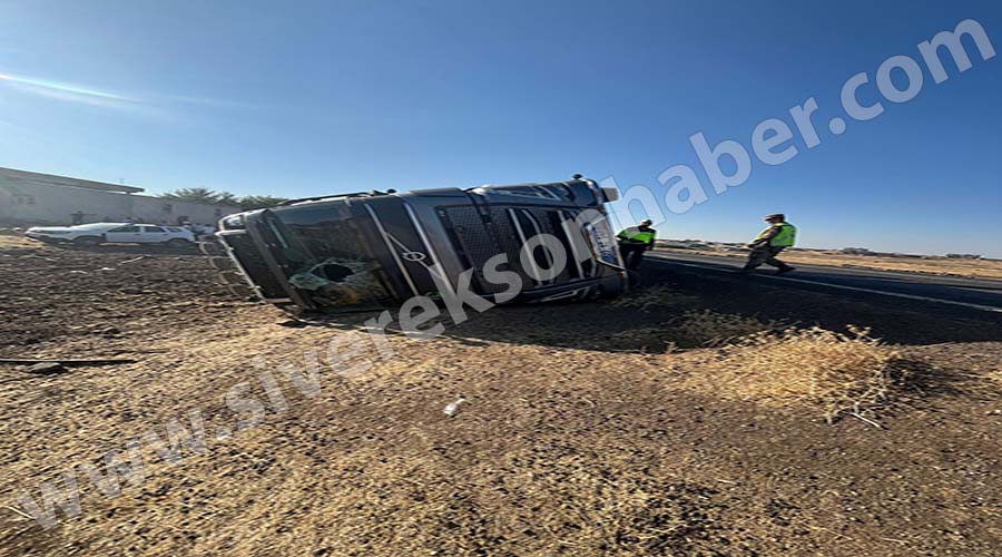 📍Siverek'te şarampole devrilen tırda 2 kişi yaralandı!

🐄5 büyükbaş hayvan telef oldu - sivereksonhaber.com/48579/tirin-sa…

#şanlıurfa #siverek <a href="/UrfaValiligi/">T.C. ŞANLIURFA VALİLİĞİ</a> <a href="/siverekkaymakam/">SİVEREK KAYMAKAMLIĞI</a>