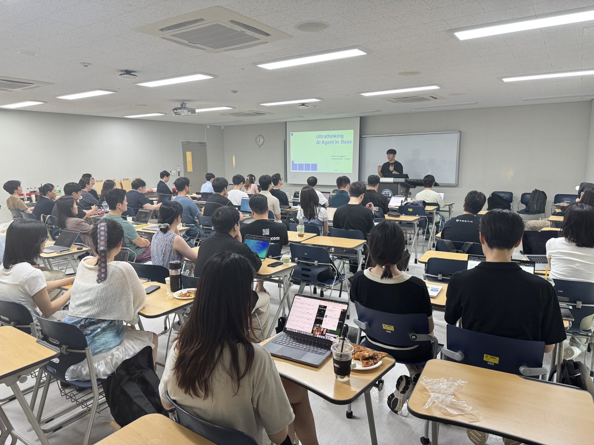 Lo_gan__'s tweet photo. Based

#Base #BaseKorea #OnchainSummer https://t.co/G7k8HEI8cF
