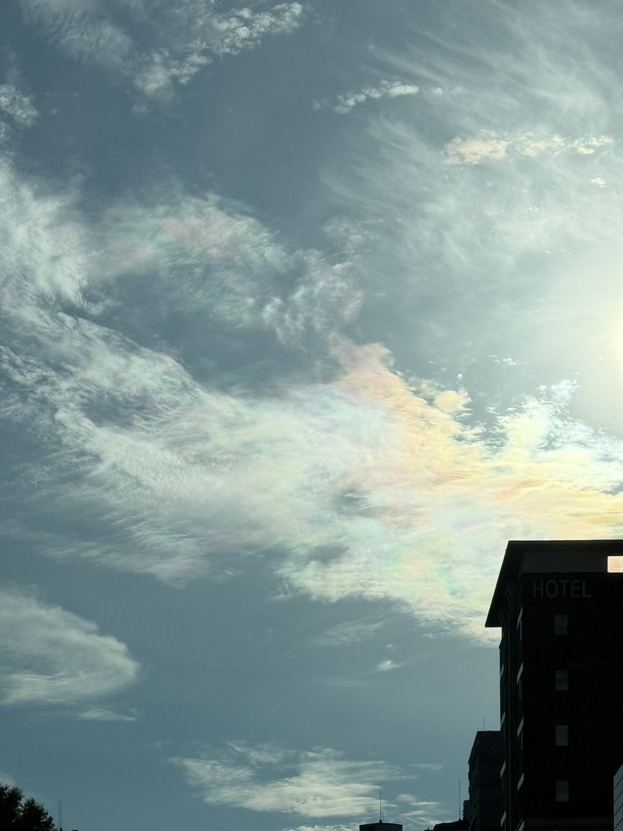 wolverln's tweet image. 오늘 저녁 하늘이 오묘했음