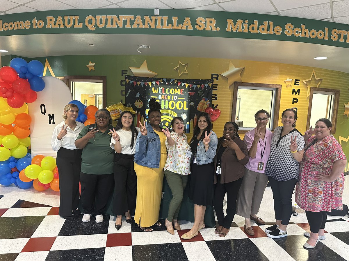 PathtoPinkston's tweet photo. Welcome Back to School Night @QMSSTARS! Principal Hernandez was all smiles greeting students and families. It’s going to be an EXCITING year filled with learning, growth, and pride! Making it unforgettable! 🌟 @Tanya_N_Shelton @shernandezDISD #RII #BuiltIIwin #PoweredIIPerform https://t.co/WmHY8G0dsv