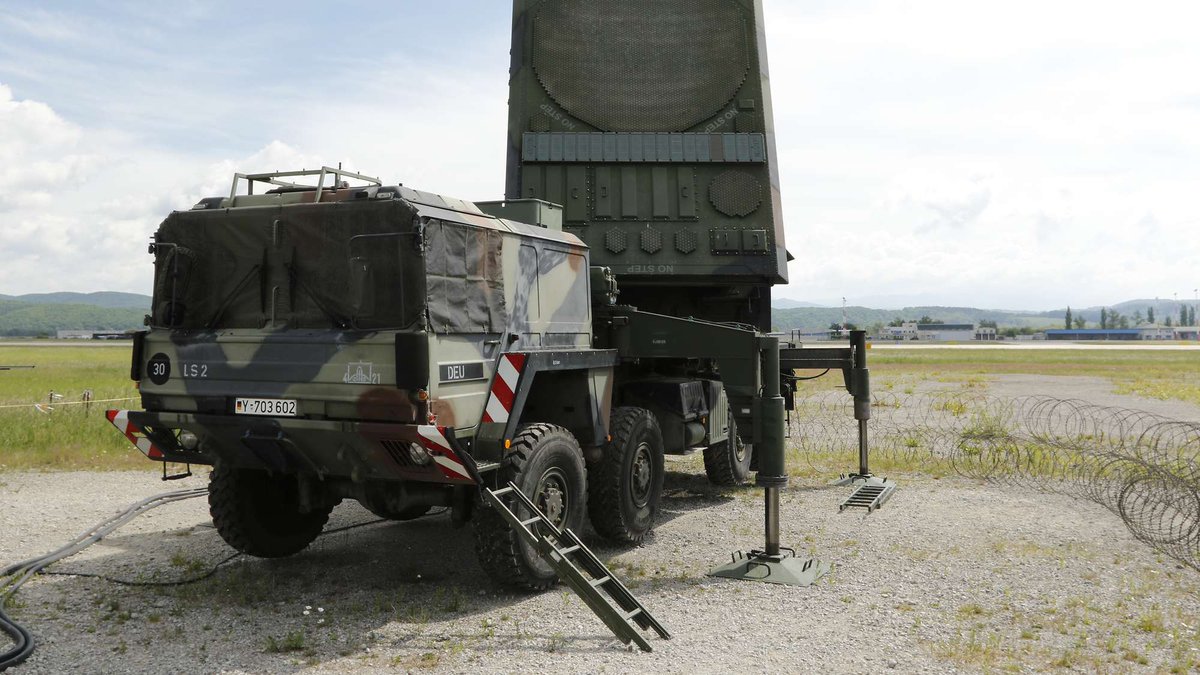 Major General Maik Keller, Deputy Commander of the NATO Security Assistance and Training for Ukraine, said in an interview with the FAZ that a few months ago Russia managed to severely damage a MIM-104 Patriot radar unit in #Ukraine.

It was brought back to Germany, where the