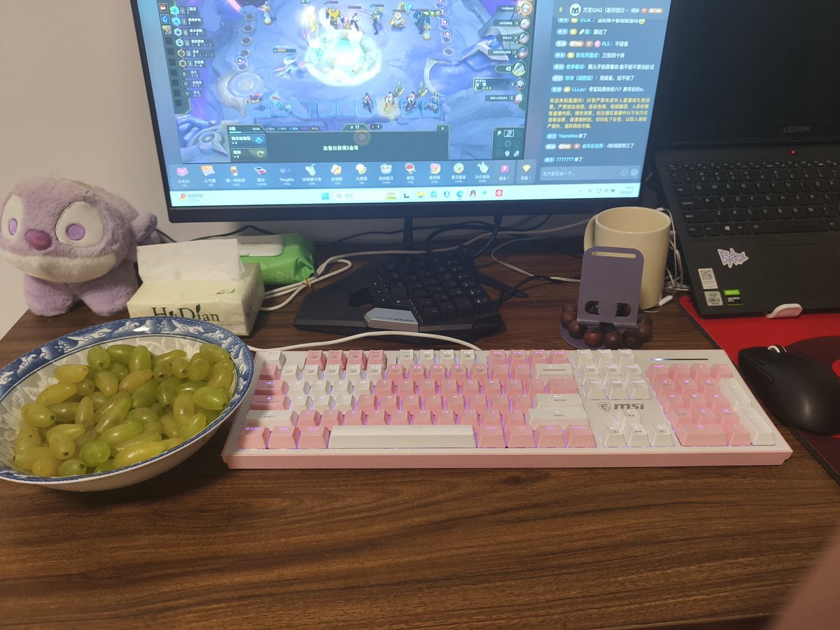 没有桌搭，只有杂乱的一切