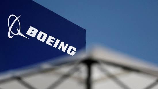 Shashank_posts's tweet image. 60 families of Ahmedabad Air India crash victims plan to sue Boeing in US courts, hiring top US aviation lawyers &amp;amp; demanding independent probe with full flight data access. They seek justice &amp;amp; accountability amid concerns over official investigation &amp;amp; compensation fairness.…