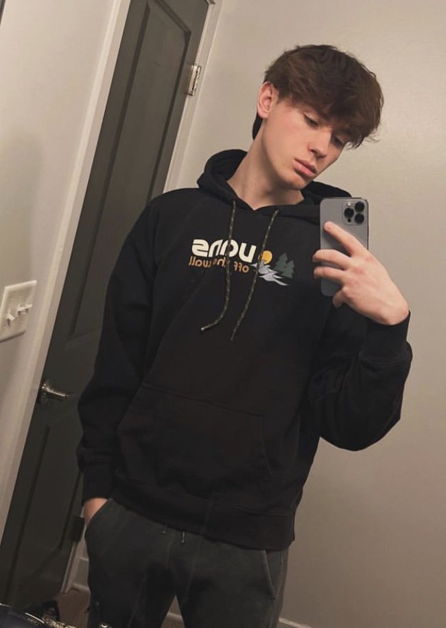 Say  ‘‘HI’’ if you wanna see down there 👨‍❤️‍👨🏳️‍🌈