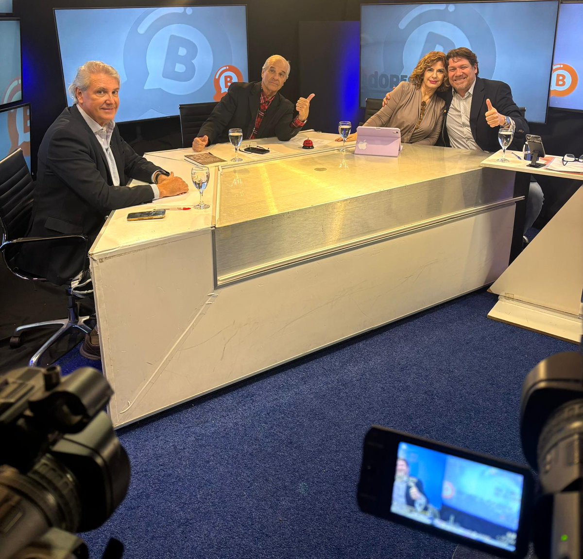 Programa BUSCADORES (@buscadorestv) on Twitter photo 📺Hoy en Buscadores tv #5705 - Jueves 7 de Agosto del 2025
Hoy con:
<a href="/vilnando/">Fernando Vilar</a>
<a href="/NDEtchegoyen/">Bambino Etchegoyen</a>
<a href="/AntonioMaeso/">Antonio Maeso</a>
<a href="/danielabouret/">Daniela Bouret Vespa</a>
📞Envíanos tu mensaje al - 092 116 000
👀Míranos en vivo por VTV y Canal 5 hasta las 16:00 📺Hoy en Buscadores tv #5705 - Jueves 7 de Agosto del 2025
Hoy con:
<a href="/vilnando/">Fernando Vilar</a>
<a href="/NDEtchegoyen/">Bambino Etchegoyen</a>
<a href="/AntonioMaeso/">Antonio Maeso</a>
<a href="/danielabouret/">Daniela Bouret Vespa</a>
📞Envíanos tu mensaje al - 092 116 000
👀Míranos en vivo por VTV y Canal 5 hasta las 16:00