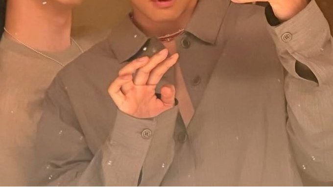 not to be weird but taehyung's fingers are as pretty as his face