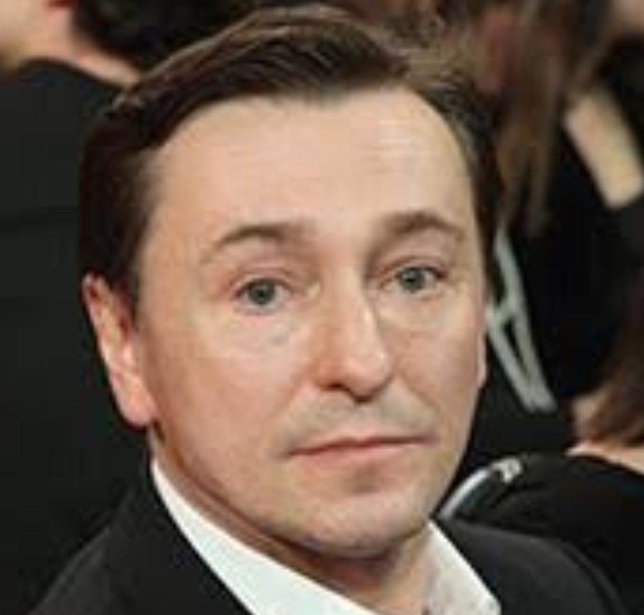 На Мосфильме анонсировали сериал о чебуреке, который попробовал Уиткофф, в главной роли Сергей Безруков.